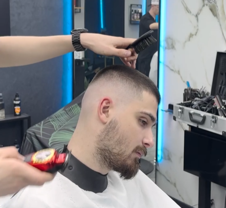 CUM SA REALIZEZI UN HIGH FADE CU BUZZCUT